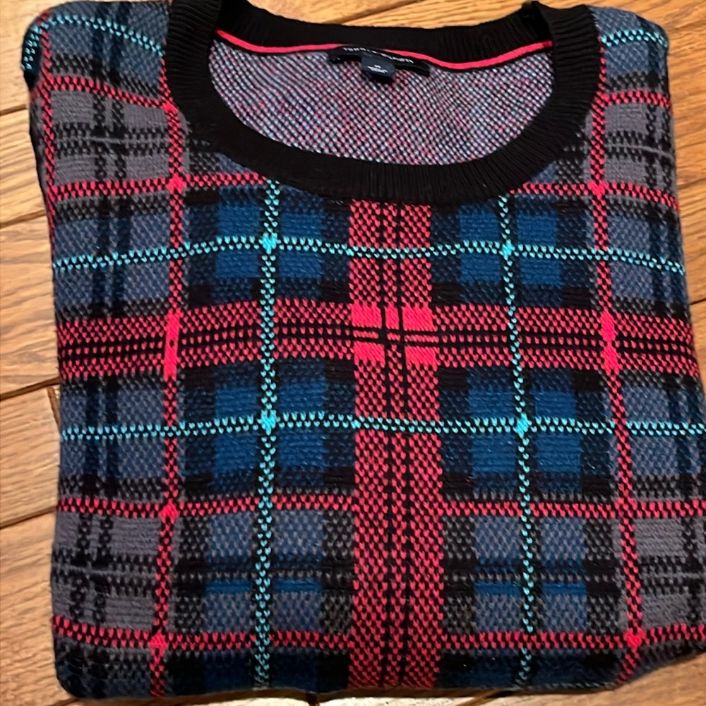 Tommy Hilfiger dynamic plaid sweater M